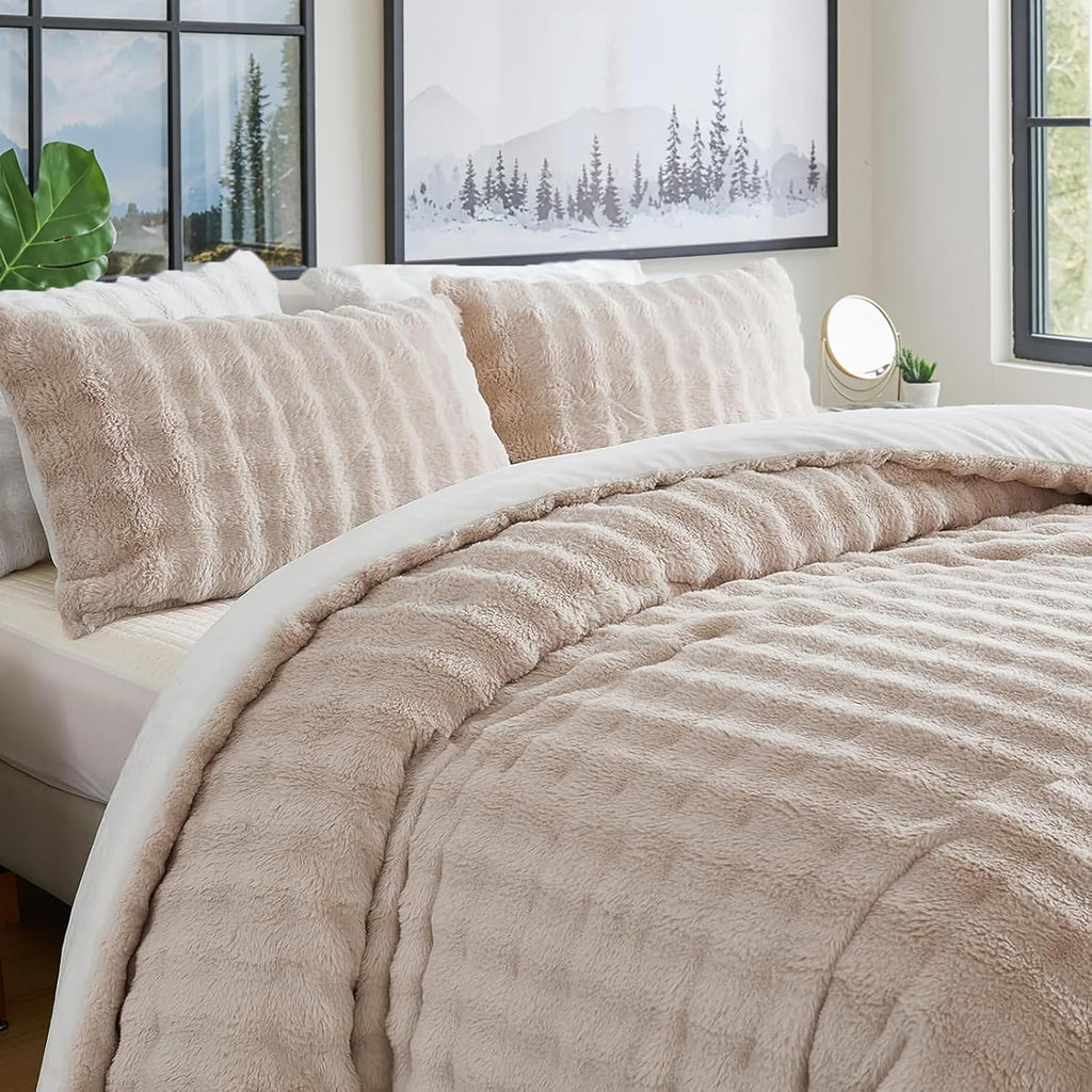Bedbay Faux Fur Beige Bedding Comforter Set 3 Pieces Fuzzy Plush Comforter Set King Size Luxury Faux Rabbit Fur Bubble Bedding Soft Warm Shaggy Velvet Reversible Duvet Set for Girls Teen Adults