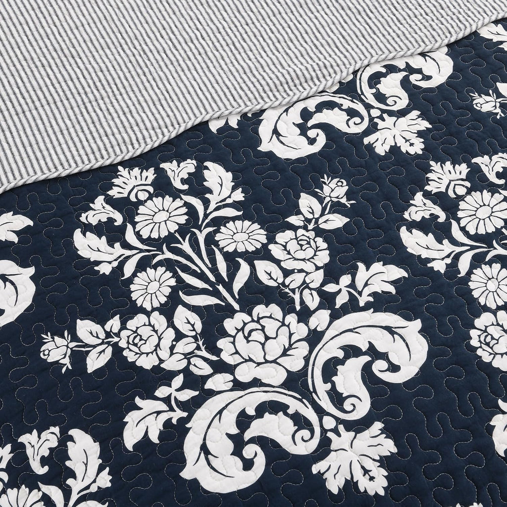 King Size Quilt Set, 100% Cotton Navy Blue Quilted Bedspread Set, Navy Blue White Floral Pattern Farmhouse Reversible Quilt Bedding Set for All Season, 3-Piece Quilt Set