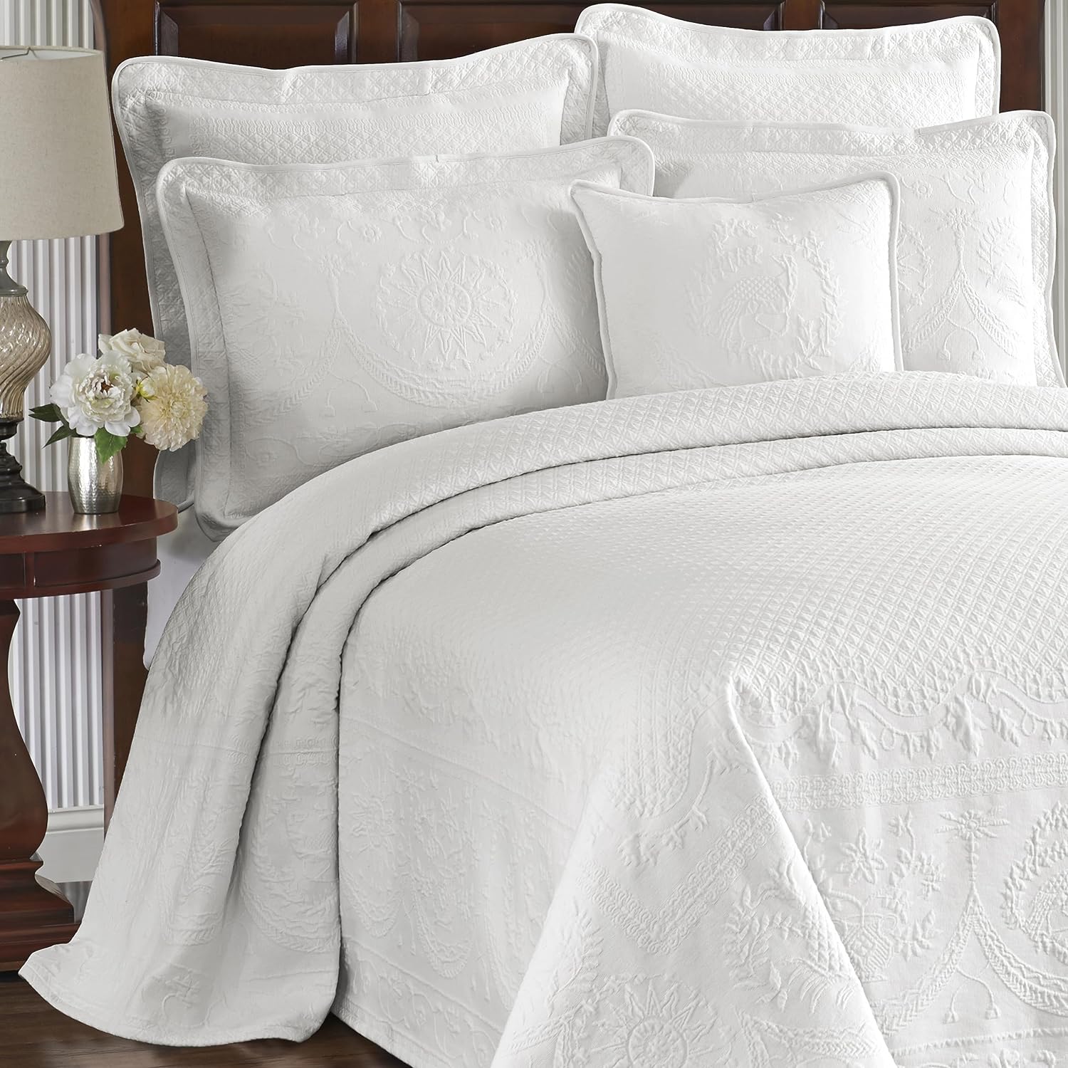King Charles Modern Farmhouse Floral Matelasse Bedspread, 100% Cotton Breathable Bedding, Full/Queen, White