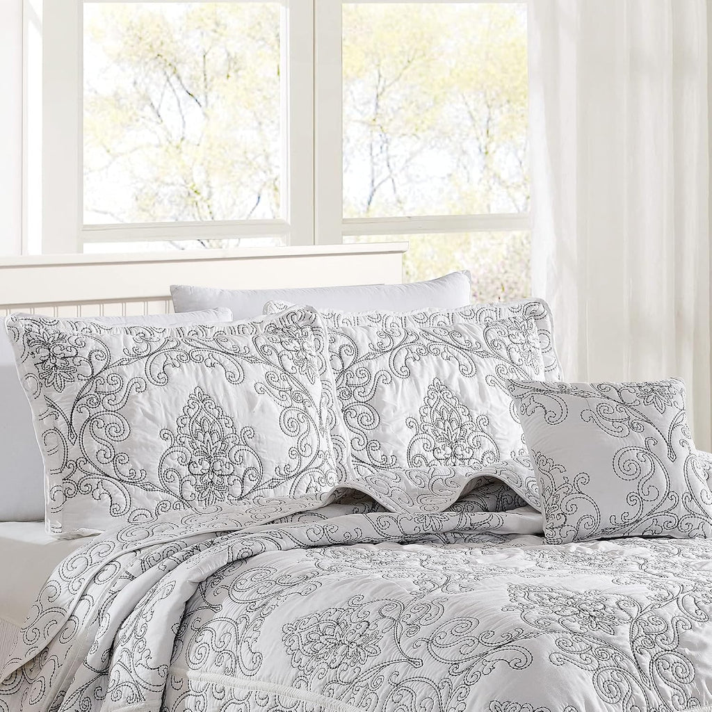 Home Soft Things Damask 4 Piece Bedspread Set, Scalloped Edge Reversible Quilt Coverlet Comforter Prewashed Bedding Set, Matelasse Embossed Floral Solid Pattern,White Oversize King(120' x 120')