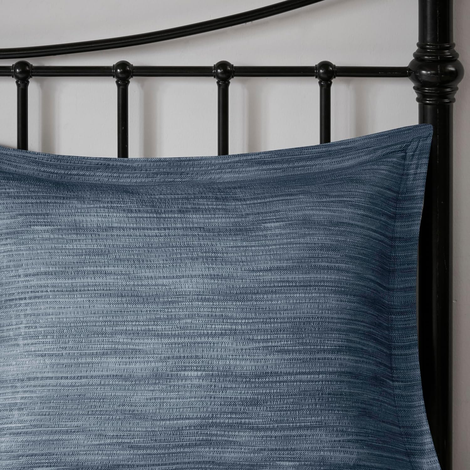Madison Park Walter Comforter - Luxe Seersucker Print Design, All Season Down Alternative Bedding, Matching Shams, Bedskirt, Decorative Pillows, Navy Cal King(104'x92') 7 Piece