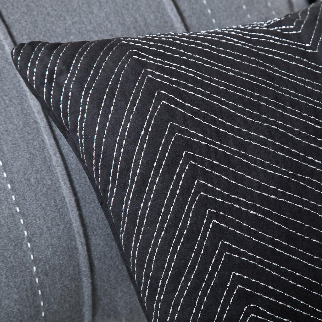 Madison Park Cozy Comforter Set Casual Blocks Design All Season, Matching Bed Skirt, Decorative Pillows, Cal King(104'x92'), Bridgeport Herringbone, Black Dark Grey, 7 Piece