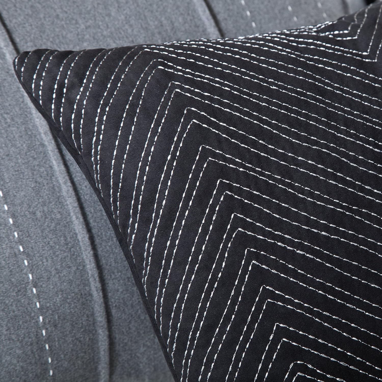 Madison Park Cozy Comforter Set Casual Blocks Design All Season, Matching Bed Skirt, Decorative Pillows, Cal King(104'x92'), Bridgeport Herringbone, Black Dark Grey, 7 Piece