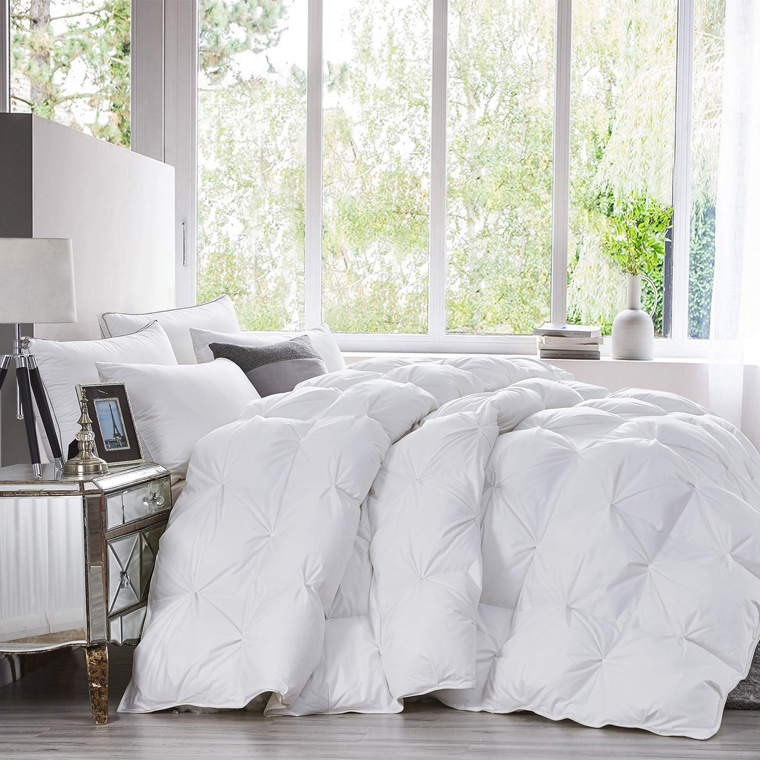 Luxurious All-Season Goose Down Feather Fiber Comforter Twin Size Duvet Insert, Exquisite Pinch Pleat Design, Premium Baffle Box, 100% Egyptian Cotton Cover, 50 oz. Fill Weight, White