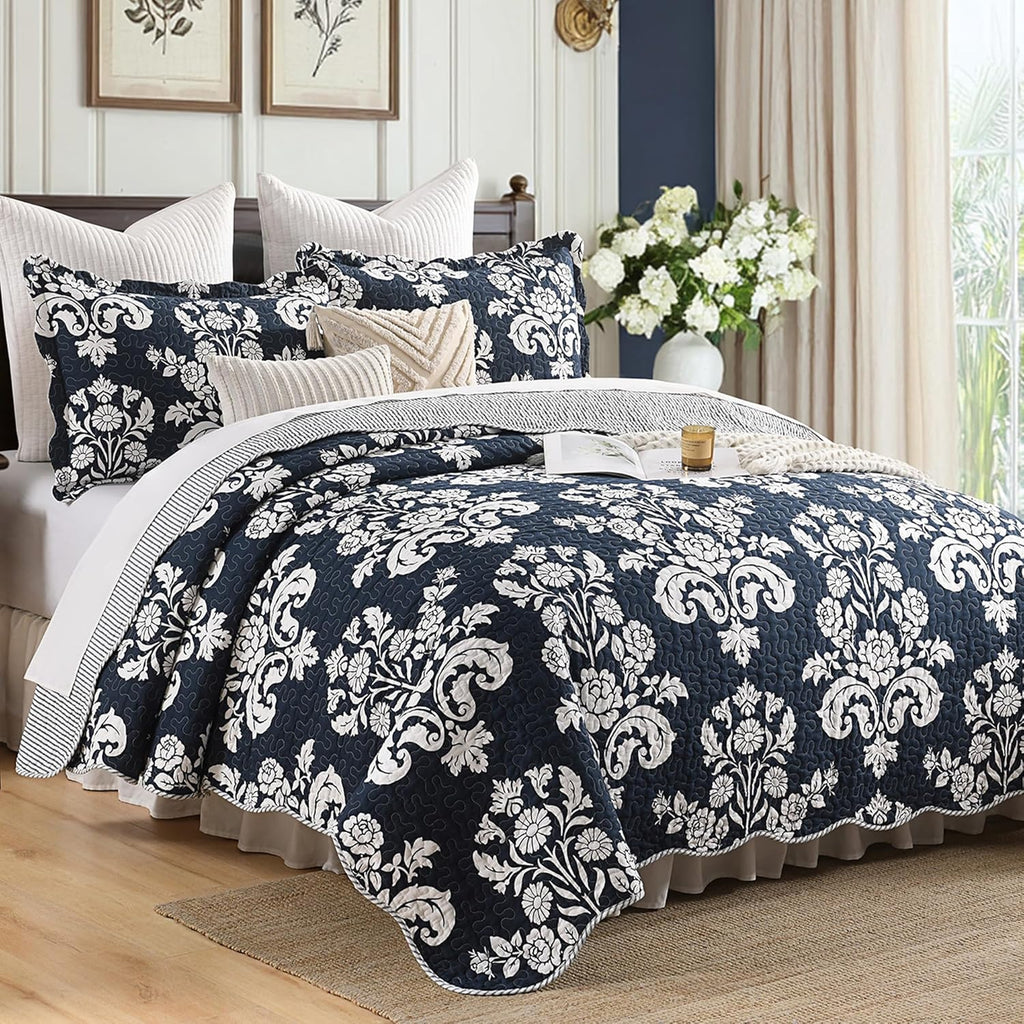 King Size Quilt Set, 100% Cotton Navy Blue Quilted Bedspread Set, Navy Blue White Floral Pattern Farmhouse Reversible Quilt Bedding Set for All Season, 3-Piece Quilt Set