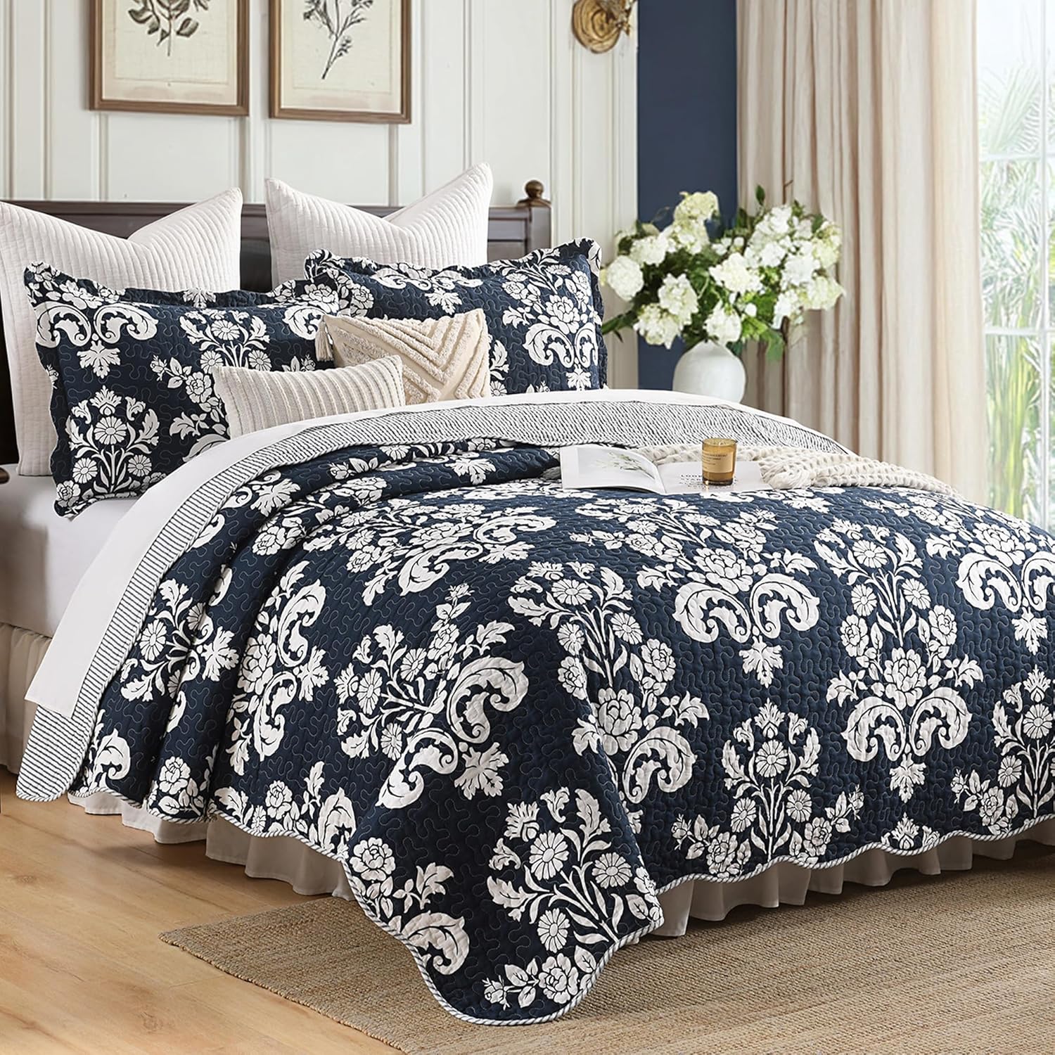 King Size Quilt Set, 100% Cotton Navy Blue Quilted Bedspread Set, Navy Blue White Floral Pattern Farmhouse Reversible Quilt Bedding Set for All Season, 3-Piece Quilt Set
