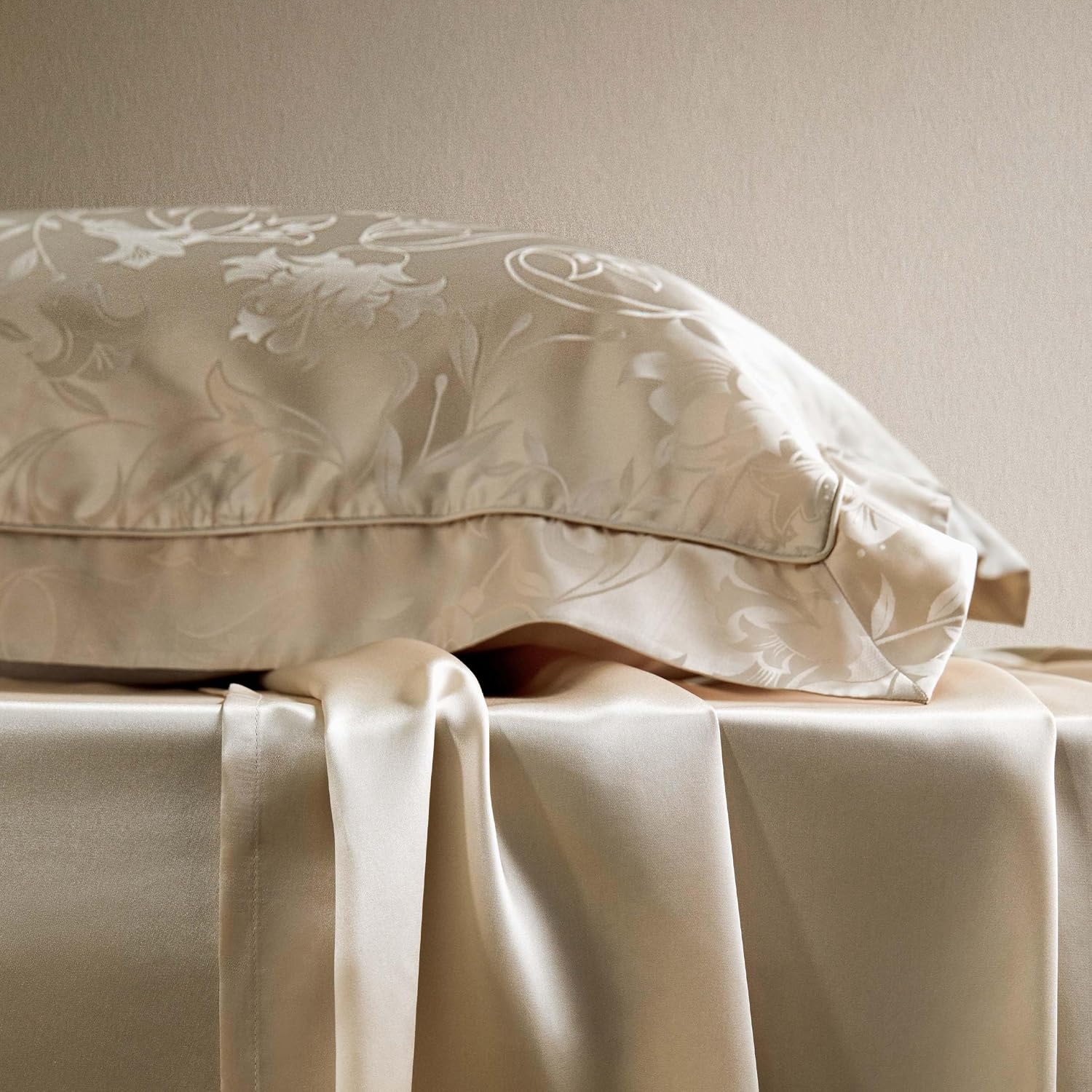 LILYSILK 1PC 100% Silk Pillowcase for Hair and Skin Silk Both Sides Terse Envelope Pillow Cases with Lily Jacquard Anti-Aging and Hair Loss, Gravel Gold Queen