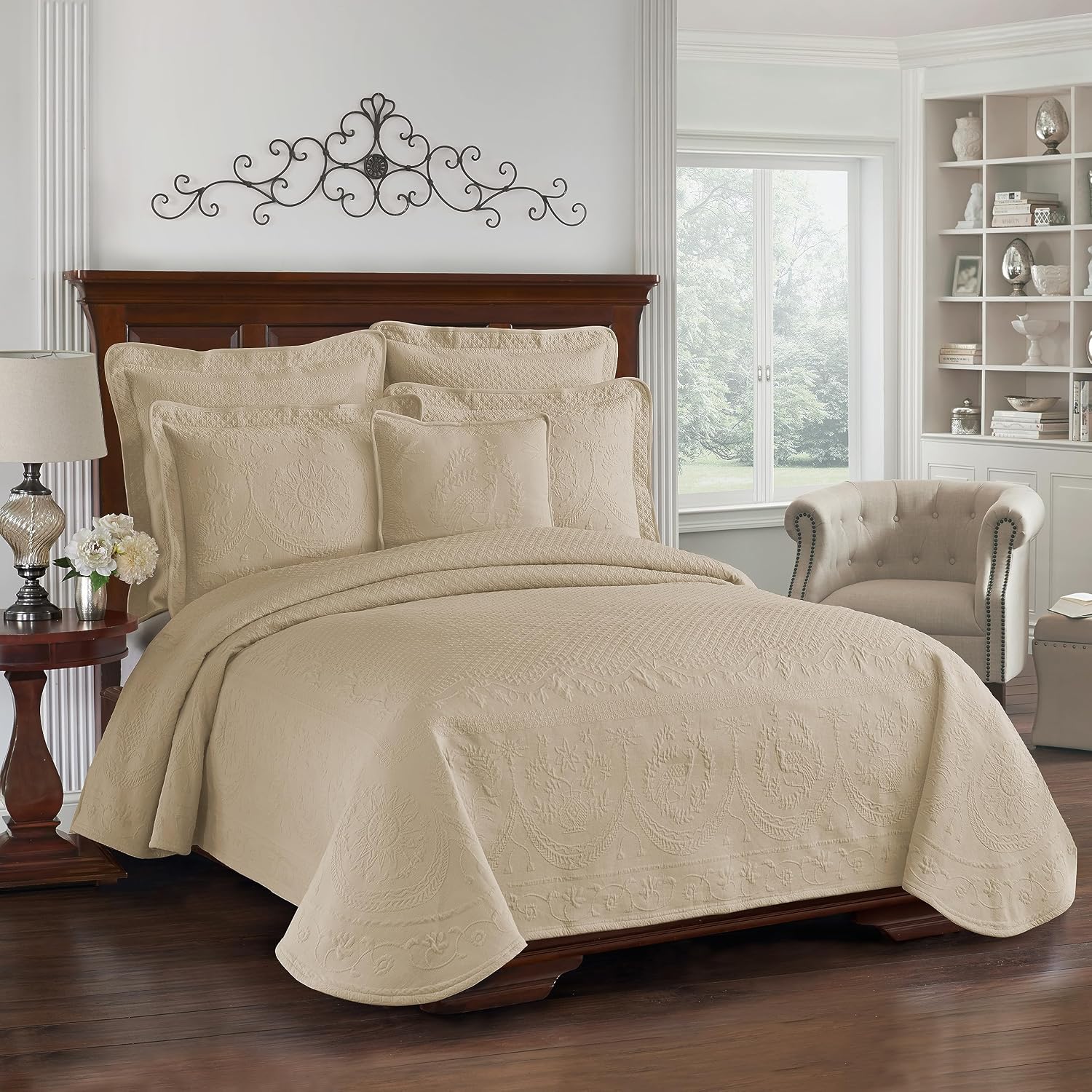 King Charles Modern Farmhouse Floral Matelasse Coverlet, King, Birch
