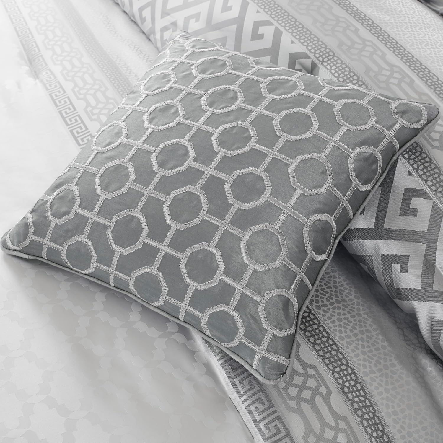 Madison Park Luxury Comforter Set-Traditional Jacquard Design All Season Down Alternative Bedding, Matching Bedskirt, Decorative Pillows, King(104'x92'), Bennett, Geometric Grey, 7 Piece
