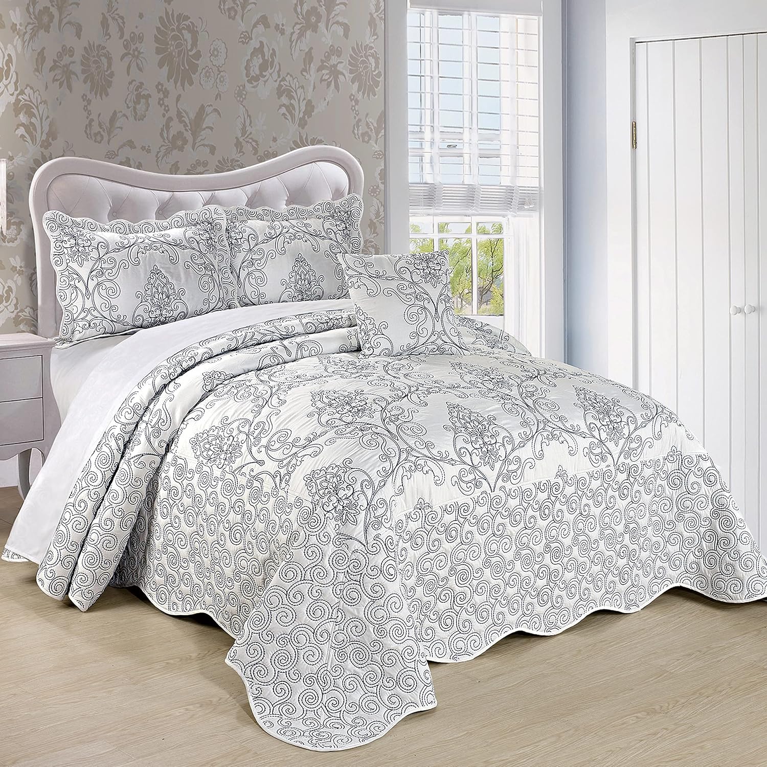 Home Soft Things Damask 4 Piece Bedspread Set, Scalloped Edge Reversible Quilt Coverlet Comforter Prewashed Bedding Set, Matelasse Embossed Floral Solid Pattern,White Oversize King(120' x 120')